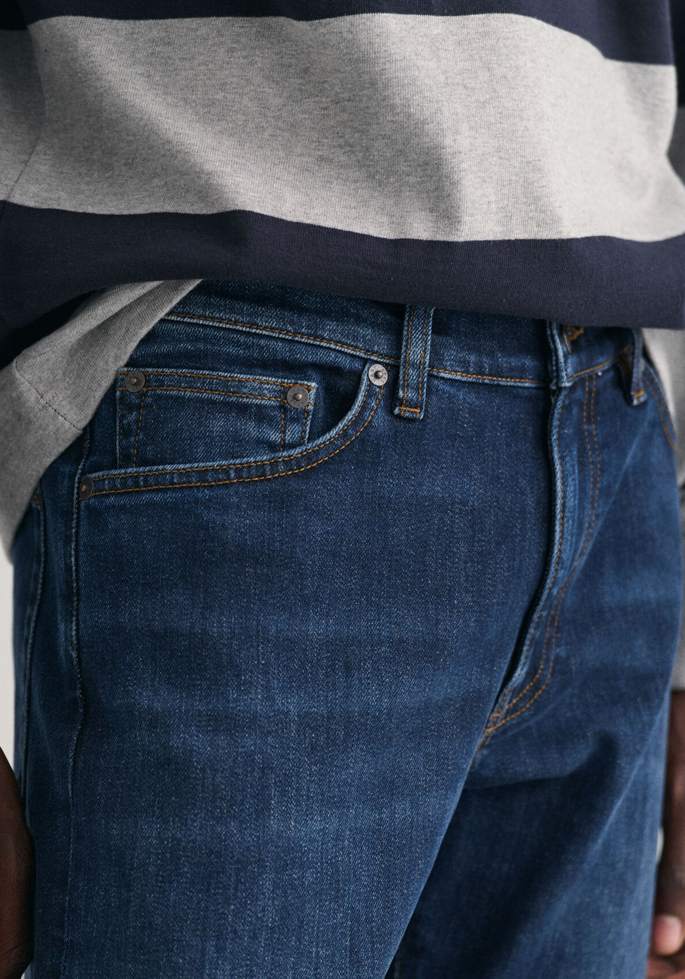 GANT Jean Παντελόνι της σειράς Denim - 1000260 961 Dark Blue Worn In φωτογραφία
