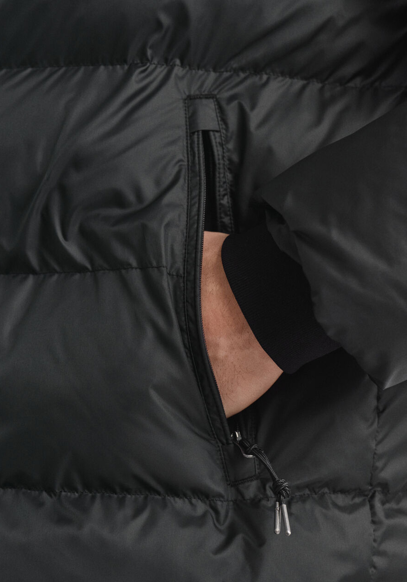 GANT Jacket της σειράς Active Cloud - 7006534 G0005 Black φωτογραφία